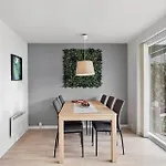M13015-vaeggerlose-marielyst-strandvej-63-w * Bøtø By