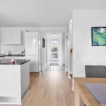 M13015-vaeggerlose-marielyst-strandvej-63-w *